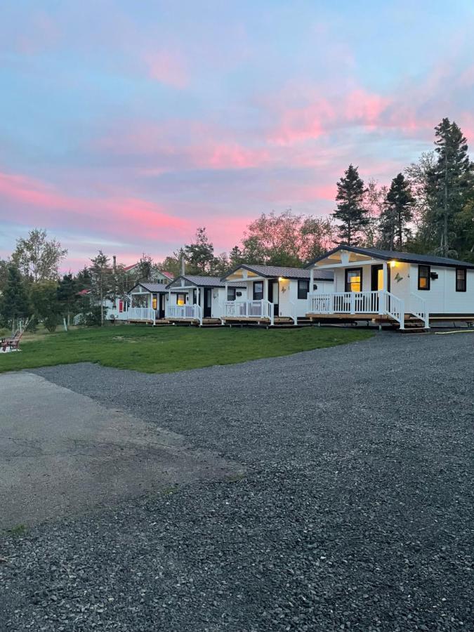 Les Chalets De La Colline Inc Бе-Сент-Катрин Екстериор снимка